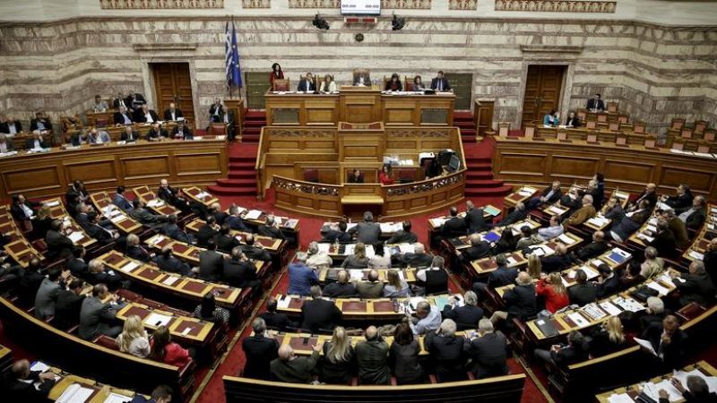 Αναδοχή: ΔΗΣΥ, κυβερνητικές παραφωνίες και τα ερωτηματικά στη ΝΔ