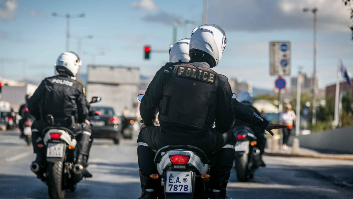 Σύλληψη 33χρονου στη Θεσσαλονίκη – Μετέφερε παράνομα αλλοδαπούς