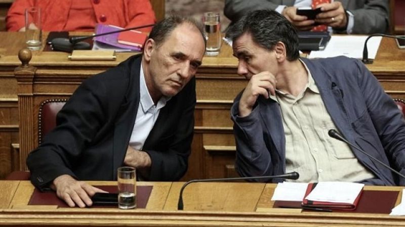 Τσακαλώτος και Σταθάκης ενημέρωσαν τους βουλευτές για τη συμφωνία