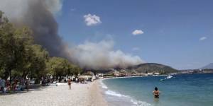 Μαίνεται η φωτιά στις Κεχριές Κορινθίας