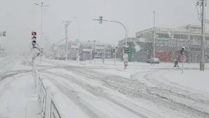 Αττική: Πού έχει διακοπεί η κυκλοφορία και πού χρειάζονται αλυσίδες