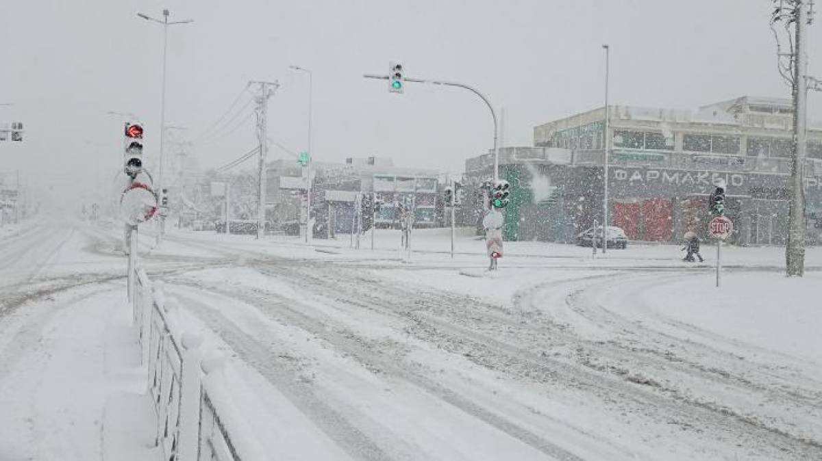 Αττική: Πού έχει διακοπεί η κυκλοφορία και πού χρειάζονται αλυσίδες