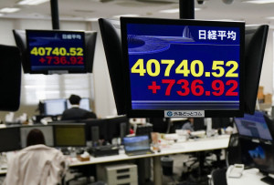 Nikkei: Πήρε την «σκυτάλη» των ρεκόρ από τη Wall Street