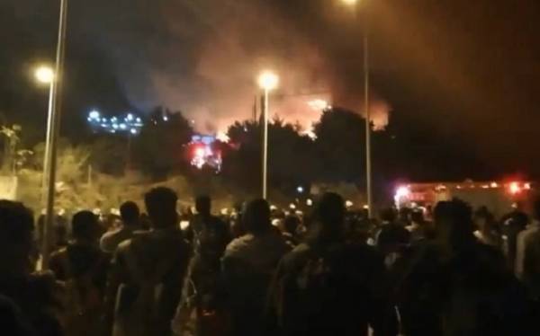 Φωτιά και συγκρούσεις στο Κέντρο Υποδοχής της Σάμου