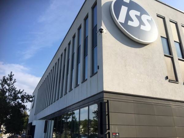 ISS: «Εγκαταλείπει» 13 χώρες και απολύει 100.000 υπαλλήλους