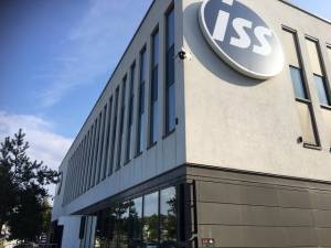 ISS: «Εγκαταλείπει» 13 χώρες και απολύει 100.000 υπαλλήλους