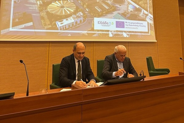 από αριστερά προς τα δεξιά: Δημήτρης Κονταξής - Αντιπρόεδρος της Thalis και Γενικός Διευθυντής Waste Management του Ομίλου Motor Oil / Γιώργος Βουρεξάκης – Πρόεδρος της ΔΕΥΑΗ