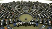 Ελλάδα-Κύπρος εκτός «πακέτου Γιούνκερ» για επενδύσεις!