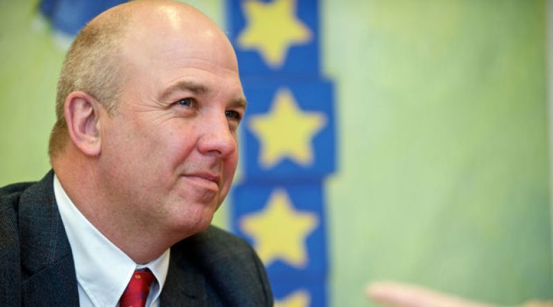 Μουίζνιεκς: Το προσφυγικό ίσως καταστρέψει το ευρωπαϊκό οικοδόμημα
