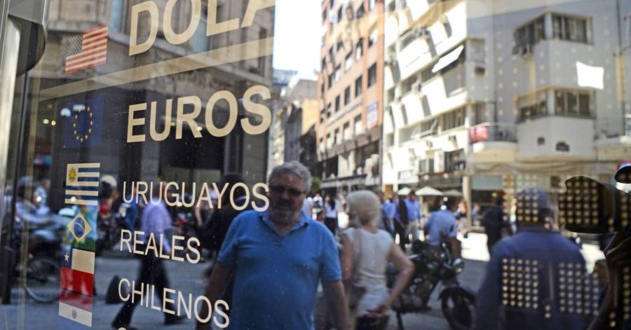 Αργεντινή: Εκτοξεύει τα επιτόκια στο 60%, ενώ το πέσο καταρρέει