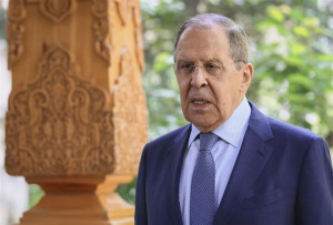 Λαβρόφ: Στόχος η αλλαγή καθεστώτος στην Ουκρανία