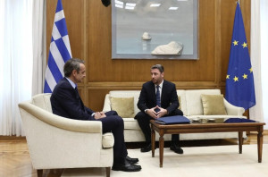 Μητσοτάκης: Κατ’ ιδίαν η ενημέρωση των πολιτικών αρχηγών για τις εξελίξεις στην Μέση Ανατολή
