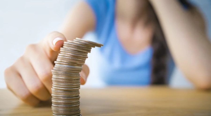 Σχεδόν οι μισοί Έλληνες περιορίζουν βασικές ανάγκες για τον χειμώνα