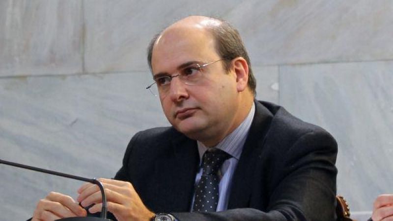 Χατζηδάκης: Ευαίσθητοι για το Σταλινισμό, όχι τις περικοπές στην κυβέρνηση