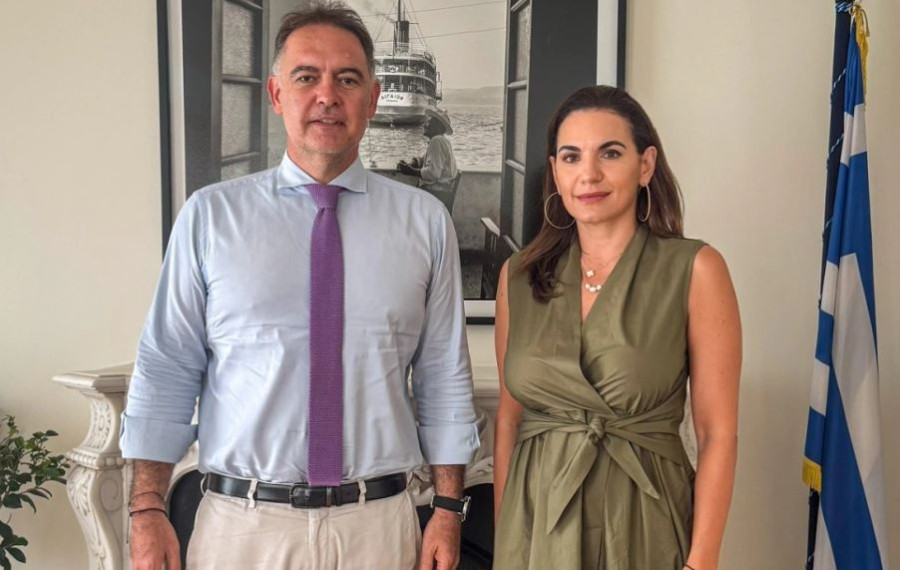 Συνάντηση Υπουργού Τουρισμού με Πρόεδρο ΞΕΕ: Βραχυχρόνιες και εργασιακά επί τάπητος