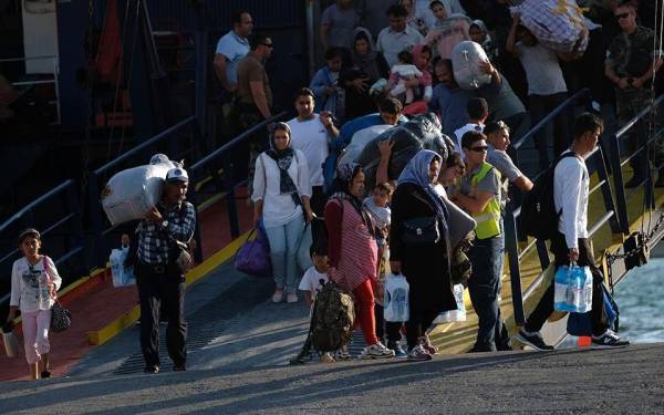 Συνεχίζεται η επιχείρηση αποσυμφόρησης των νησιών