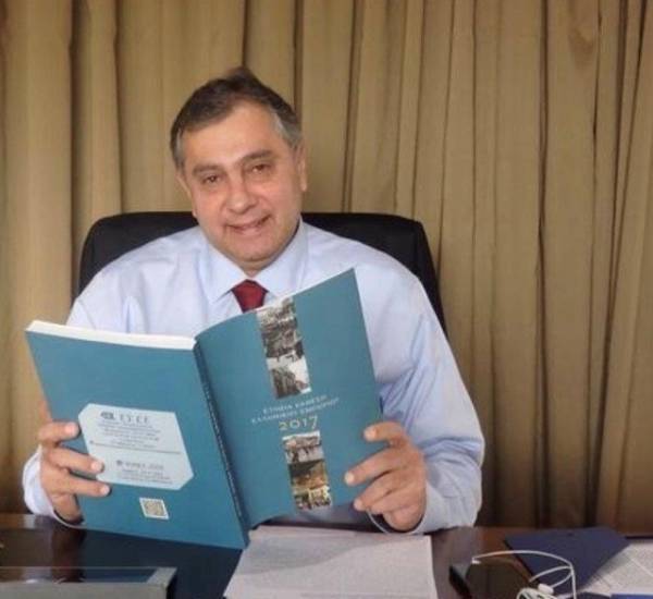 Ο Κορκίδης αποχαιρετά τα μέλη της ΕΣΕΕ