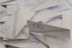 Τα επικαιροποιημένα στοιχεία για τους απόδημους και τους ετεροδημότες ψηφοφόρους
