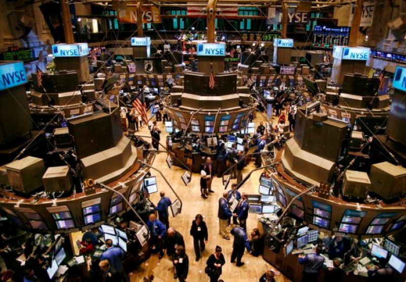 Πτωτικές πιέσεις στη Wall Street
