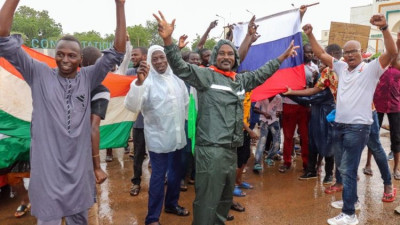 Πραξικόπημα στο Νίγηρα: Η ΕΕ «παγώνει» την οικονομική στήριξη