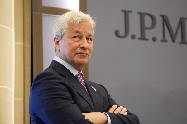 Ο Ντάιμον (JP Morgan) προειδοποιεί για υψηλότερο πληθωρισμό και επιτόκια λόγω του πολέμου στο Ιράν