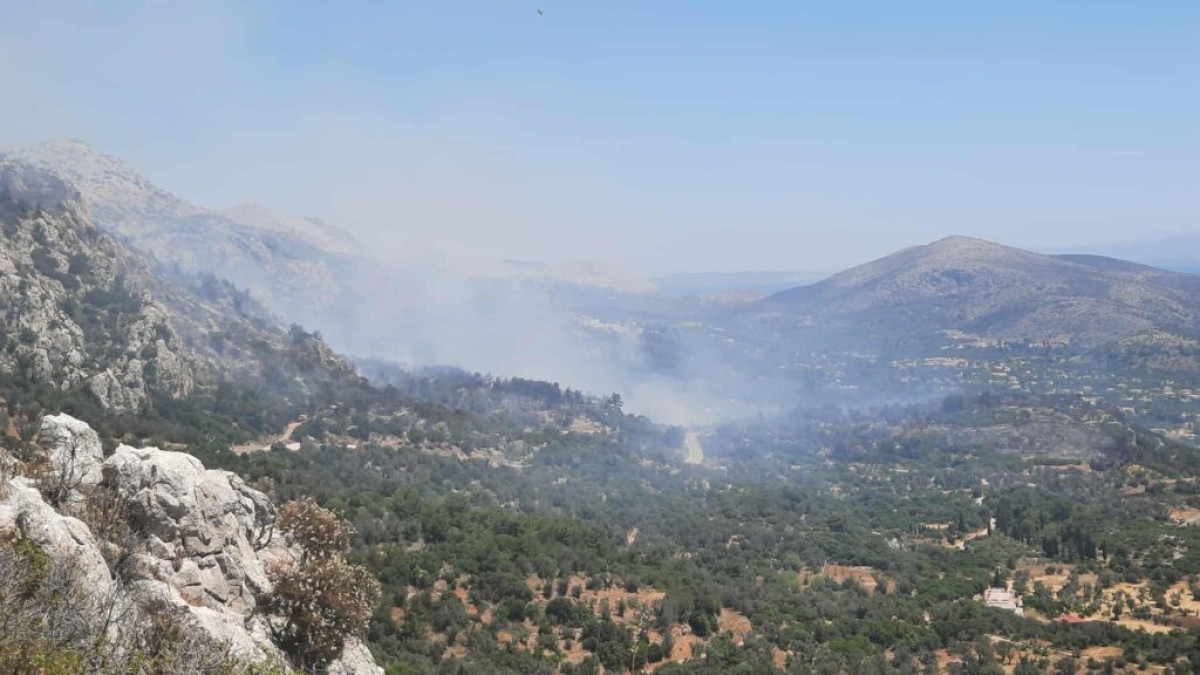 Χίος: Μαίνονται για 3η ημέρα οι μάχες με τις φλόγες – Επικίνδυνες αναζωπυρώσεις