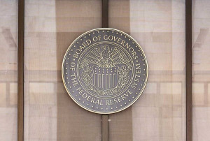 Η Fed διατήρησε αμετάβλητα τα επιτόκια, αλλά έρχονται νέες αυξήσεις