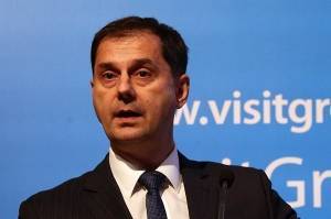 Θεοχάρης: Δύσκολη αλλά με περιθώρια ελπίδας η φετινή τουριστική σεζόν
