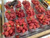 Δεσμεύτηκαν 1.530 κιλά ακατάλληλες φράουλες στον Πειραιά