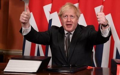 Brexit: Ο Τζόνσον υπέγραψε την εμπορική συμφωνία Βρετανίας-ΕΕ