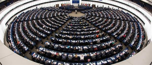 Ευρωβουλή: Κίνδυνο κατάχρησης εξουσίας εγκυμονούν τα μέτρα κατά του COVID-19!
