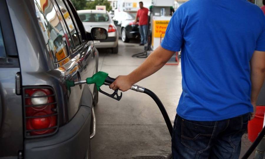 Τη μείωση των ΕΦΚ ζητούν οι βενζινοπώλες
