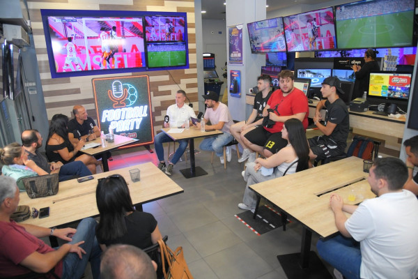 Pre-game show με Άγγελο Μπασινά και Στέφανο Κοτσόλη για τον τελικό του Champions League