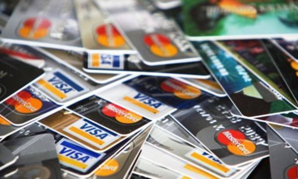 Φορολογικό μπόνους σε όσους πληρώνουν μόνο με πιστωτική κάρτα