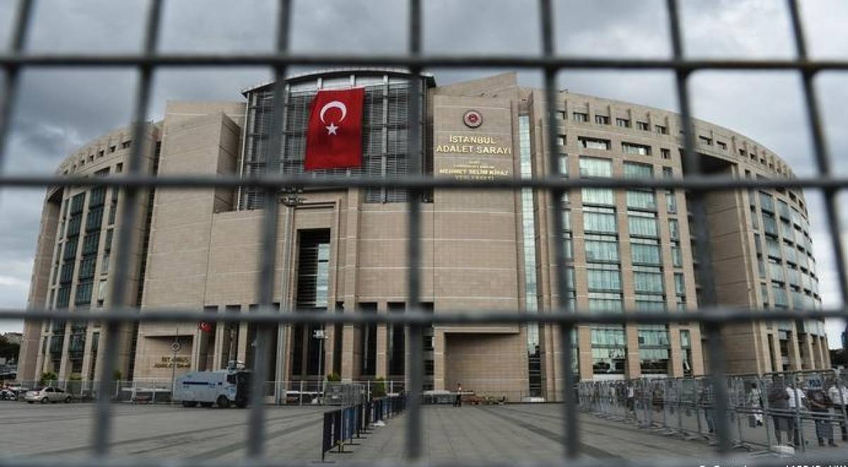 Φυλάκιση και βασανιστήρια για εκατοντάδες Τούρκους δικηγόρους