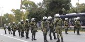 Επίθεση σε διμοιρία των ΜΑΤ, έξω από το Πάντειο πανεπιστήμιο