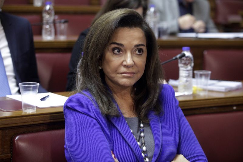 Ντόρα Μπακογιάννη: Ζούμε ένα θέατρο του παραλόγου