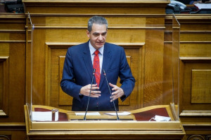 Συρίγος: Δεν κάνεις αντίσταση όταν τραγουδάς αντάρτικα σε ταβέρνες