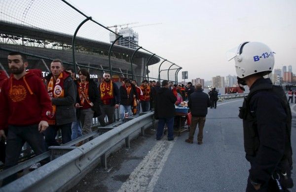 Τρόμος στην Κωνσταντινούπολη: Αναβλήθηκε το ντέρμπι Γαλατάσαραϊ-Φενέρ