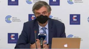 Τσιόδρας: Χωρίς τα εμβόλια θα είχαμε 8.400 περισσότερους θανάτους