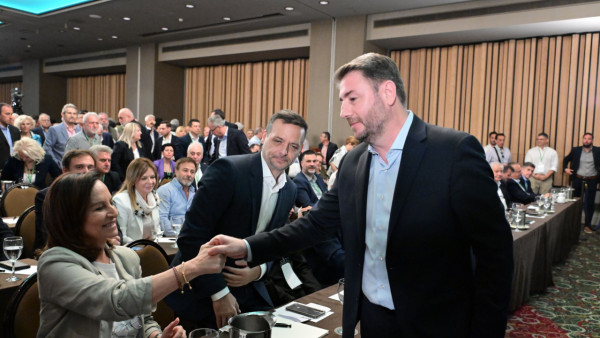 Η κόντρα Χάρη - Άννας, η αδράνεια του Ανδρουλάκη και τα νομοτελειακά μπερδέματα
