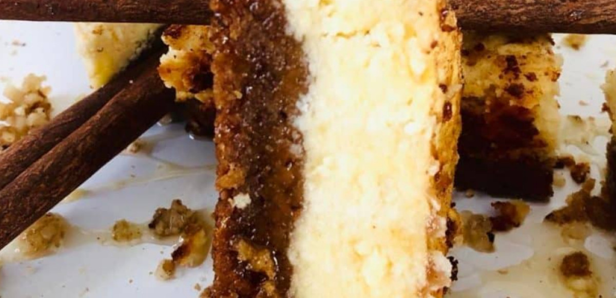 Ελληνικό τσίζκεικ με μέλι και κανέλα από το food blog Elpidas Little Corner