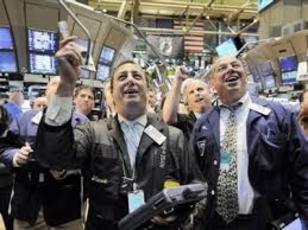 Τα εταιρικά κέρδη δίνουν ώθηση στη Wall Street