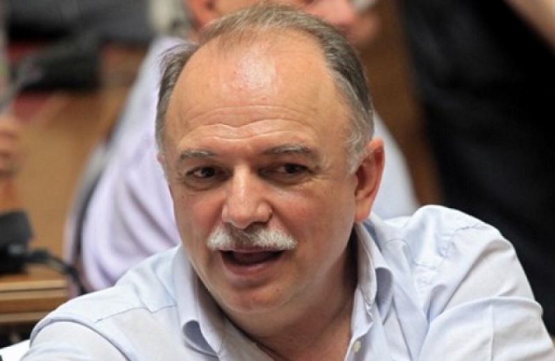 Για παιχνίδια σκοπιμότητας κατηγορεί ο Παπαδημούλης τον Σουλτς