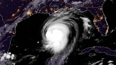 Πλησιάζει τις αμερικανικές ακτές η τροπική καταιγίδα Λόρα