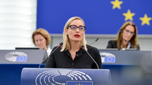Ελεονώρα Μελέτη: Όταν για την κρίση στην εργασία φταίνε οι «αντιεπαγγελματίες» εργαζόμενοι