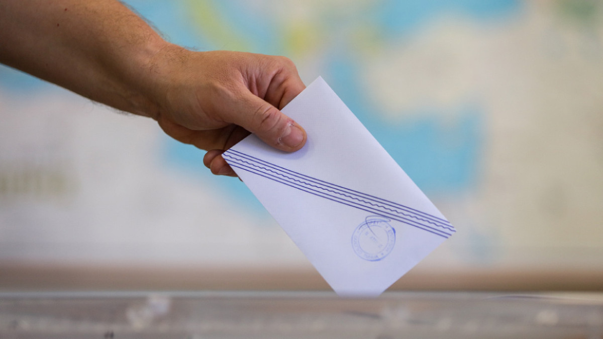 Αυτοδυναμία ΝΔ δείχνουν οι 3 τελευταίες δημοσκοπήσεις- Ντέρμπι στην... ουρά