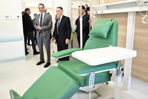 Ένταση κατά την επίσκεψη Μητσοτάκη στο Αττικόν για τα εγκαίνια του νέου Τμήματος Επειγόντων Περιστατικών