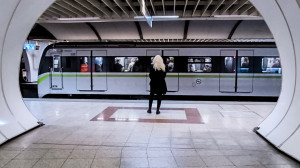 Εορταστικές αλλαγές στα ΜΜΜ της Αττικής: Πώς θα κινηθούν λεωφορεία, μετρό και τραμ