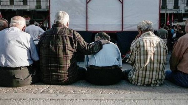 Αναδρομικά από παράνομες μειώσεις σε 800.000 συνταξιούχους-Τα σενάρια επιστροφής